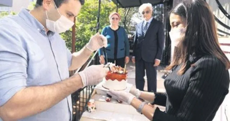 56’ncı evlilik yıldönümü için pasta istediler Son Dakika Haberler