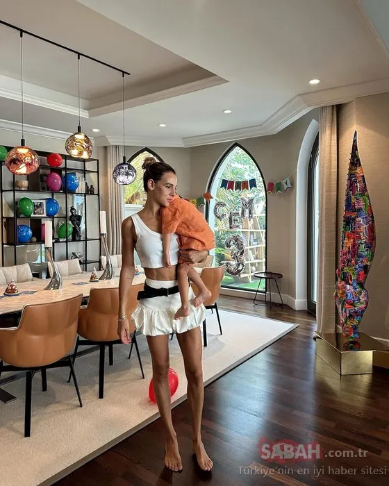 Hülya Koçyiğit’in güzel torunu Aslışah Alkoçlar minik kızı Ada’yı paylaştı! Gördüğüm en tatlı flamingo yorumları yağdı!