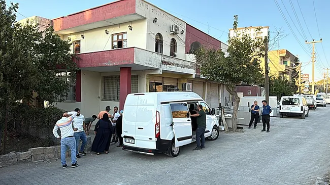 son-dakika-sabahcomtr-ozel-mardinde-bir-gunde-3-kadin-evinde-olu-bulundu-dikkat-ceken-darp-veya-kesici-alet-id-1755851606238.jpeg SON DAKİKA… Mardin’de bir günde 3 kadın evinde ölü bulundu: Dikkat çeken darp veya kesici alet iddiası!