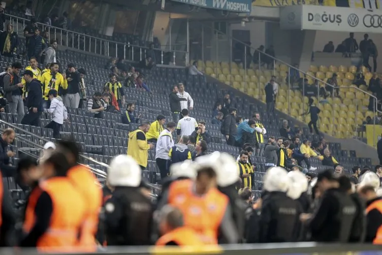 Cocu gitti, tribünler öyle dağıldı