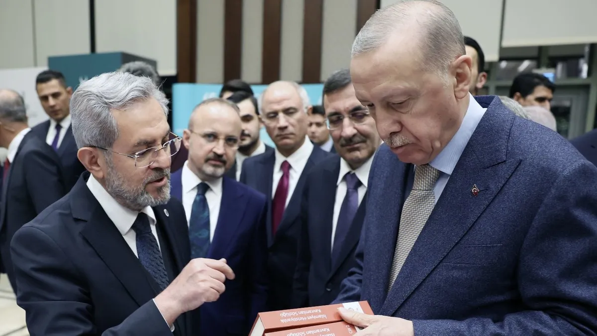 Başkan Erdoğan, Cumhurbaşkanlığı Külliyesi'ndeki kitap fuarını gezdi