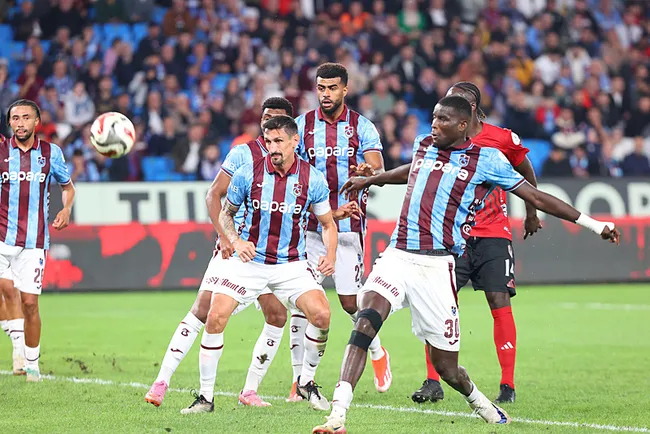 fatih-karagumruk-trabzonspor-muhtemel-11ler-firtinada-yildiz-futbolcu-donuyor-1758922861858.jpeg
