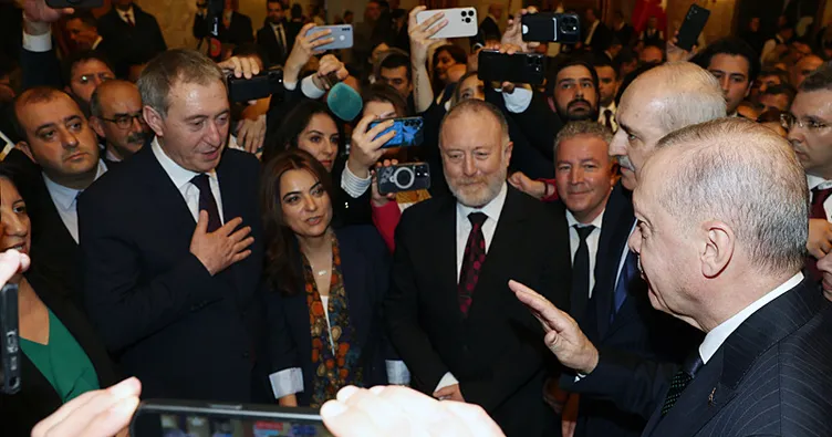 Başkan Erdoğan, 23 Nisan Resepsiyonu’nda DEM Parti heyeti ile selamlaştı
