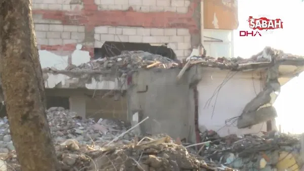 Kartal'da yıkım sırasında bitişik binadaki dairenin duvarı delindi | Video
