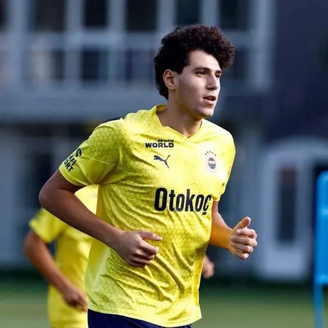 fenerbahceye-geri-donuyor-genc-futbolcunun-transferini-duyurdular-1780317504323.jpeg