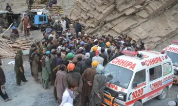 Pakistan’da mermer madeni yerle bir oldu: 9 işçi can verdi