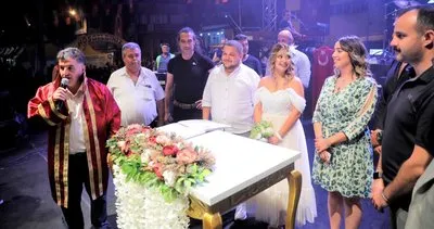 Festivalde sahne alan Kıraç nikah şahidi oldu #izmir