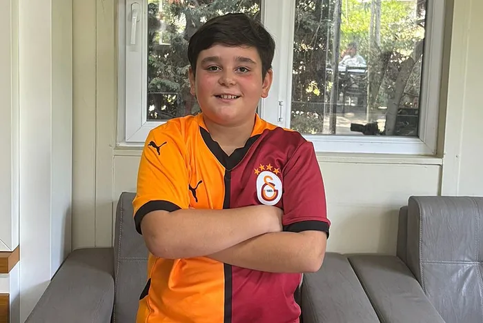 galatasarayli-kucuk-taraftar-ruzgardan-kerem-akturkogluna-mesaj-1725543773732.jpeg