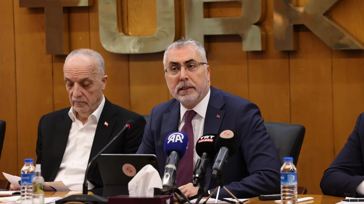 Bakan Işıkhan’a mektup… TÜRK-İŞ Başkanı Atalay İSG ihlali için hapis cezası istedi Bakan Işıkhan’a mektup… TÜRK-İŞ Başkanı Atalay İSG ihlali için hapis cezası istedi