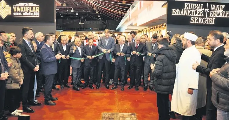 Kutsal emanetlere ziyaretçi akını