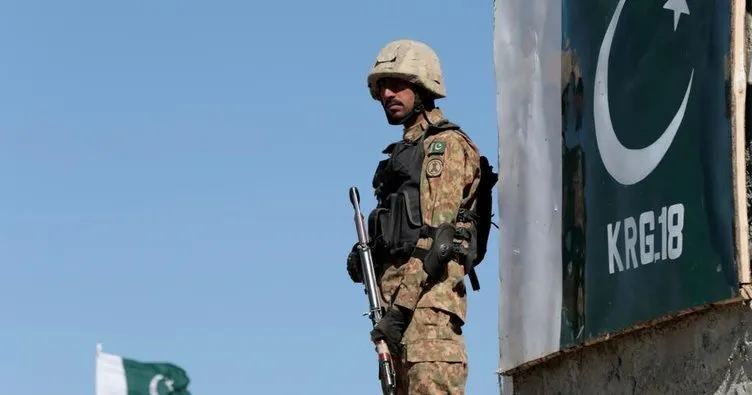 Pakistan’da güvenlik güçleri 10 militanı etkisiz hale getirdi