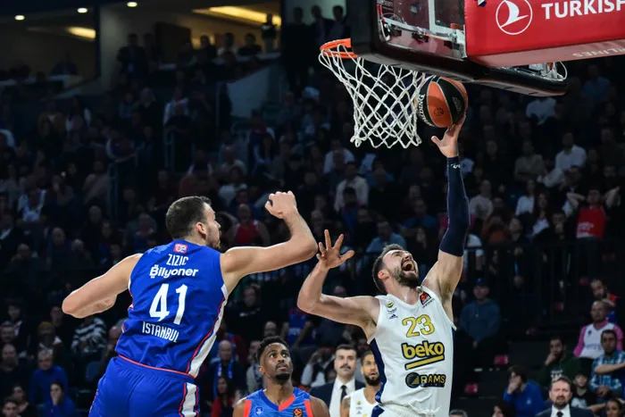 euroleaguede-derbiyi-fenerbahce-kazandi-anadolu-efes-evinde-maglup-1703792328789.jpg