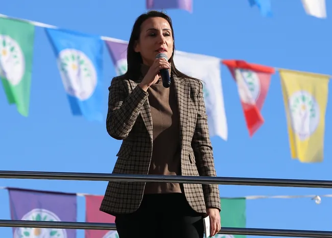 dem-partili-tulay-hatimoglullarindan-skandal-sozde-kurdistan-sozleri-1709143153822.jpg DEM Partili Tülay Hatimoğlulları'ndan skandal sözde 'Kürdistan' çıkışı: Kirli planlarını bir kez daha açık ettiler