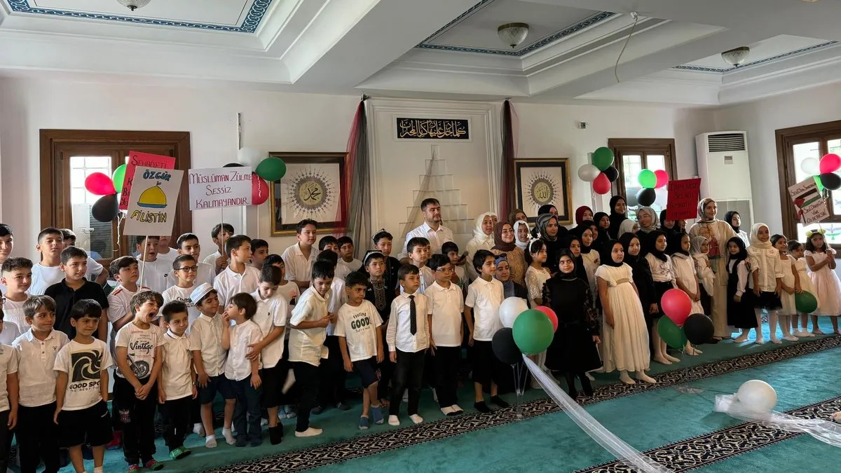 Kur’an kursu öğrencileri Filistinli çocuklar için toplandı: Yaşıtlarına oyuncaklarını bıraktılar