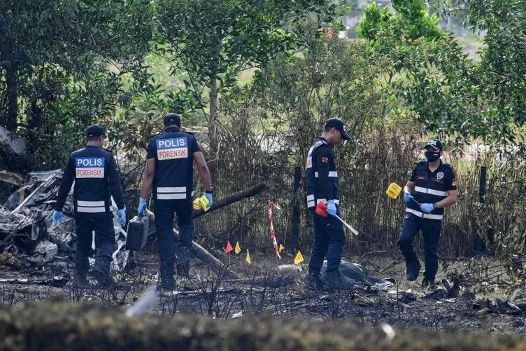 Son dakika | Malezya’da yolcu uçağı otoyola çakıldı: Dehşet anları saniye kaydedildi