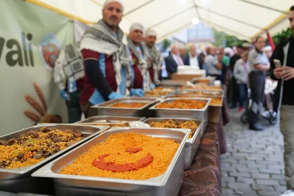 trabzondan-mardine-kardeslik-sofrasi-1790358107041.jpg