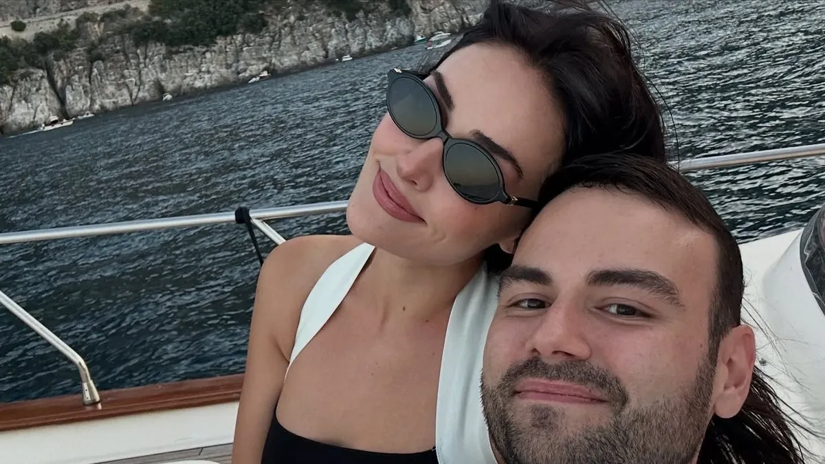Aşkları tam gaz devam ediyor! Esra Bilgiç ve Faruk Sabancı'nın romantik pozu beğeni topladı