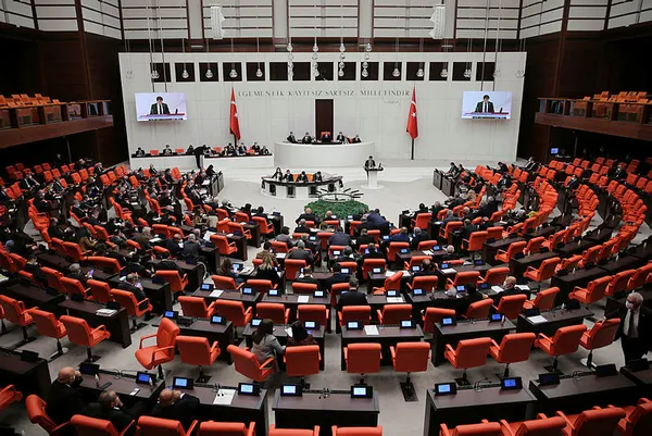 son-dakika-tbmm-genel-kurulundan-gecti-2022-yili-butce-kanun-teklifi-kabul-edildi-1639774041862.jpg