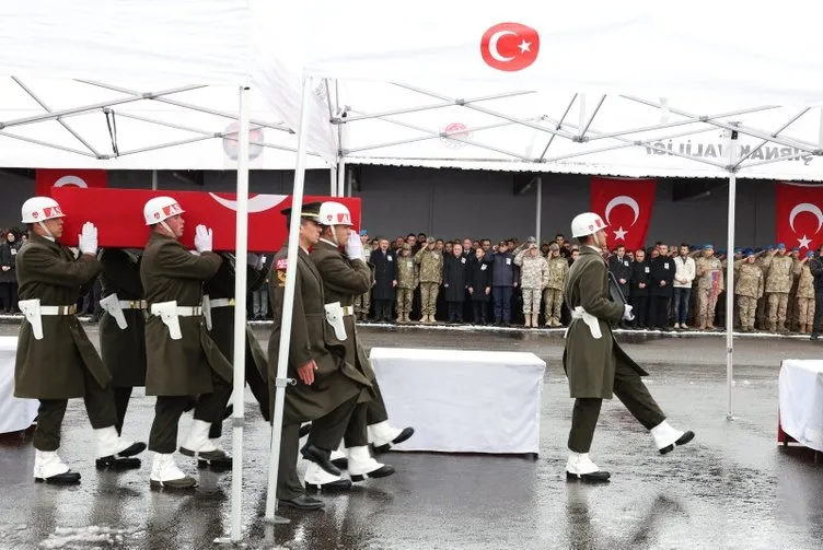 Türkiye kahramanlarını uğurluyor: Pençe-Kilit şehitlerimize veda…