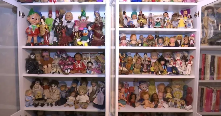 26 yılda 700 oyuncak bebek biriktirdi