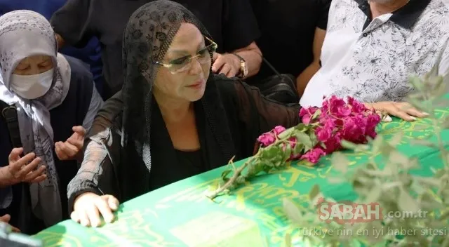 Safiye Soyman’a eleştiri yağdı! Oğlu Harun’u 20 gün önce kaybeden Safiye Soyman sahnelere döndü!