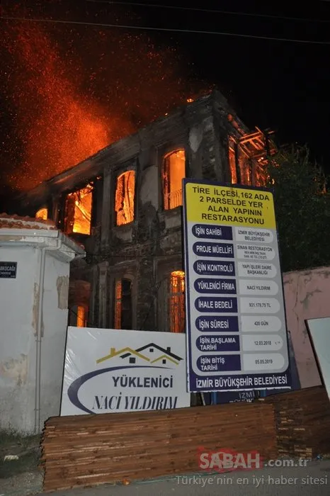 İzmir’de tarihi konak yandı