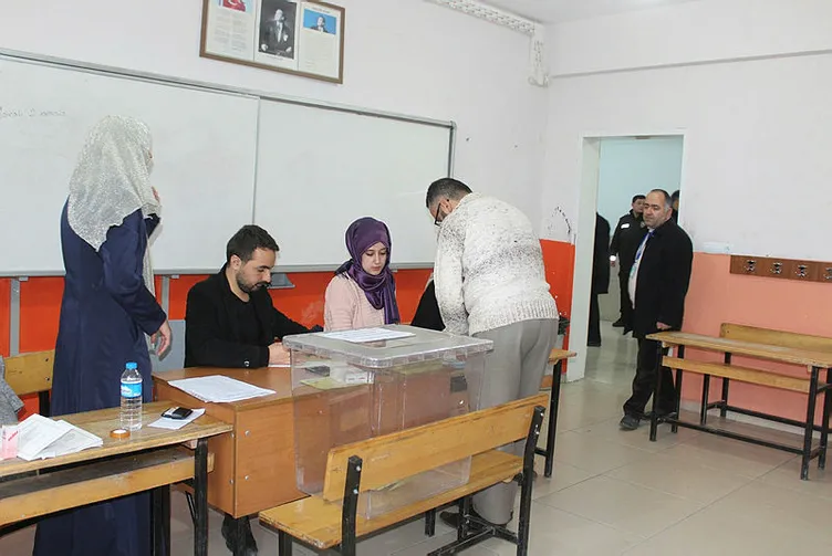 Türkiye sandık başında! 57 milyon seçmen tercihini yapıyor