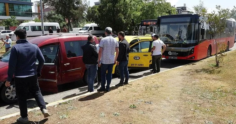 Antalya’da zincirleme: 7 araç birbirine girdi, 8 yaralı