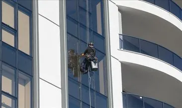 Gözünü yükseklere dikti! Apartman temizliğinde yapamazsın diyenlere inat başarılı oldu #istanbul