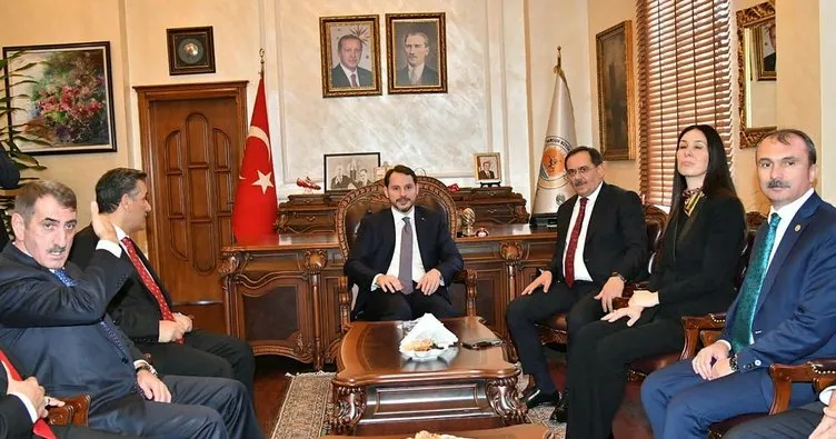 Bakan Albayrak, Samsun Büyükşehir Belediyesi’ni ziyaret etti