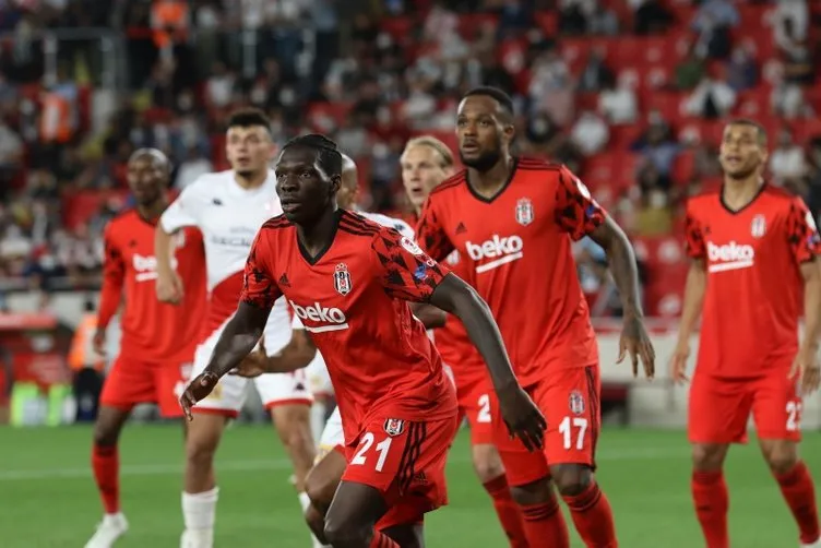 Son dakika: Beşiktaş'ın kupa şampiyonluğu sonrası flaş sözler! Hagi, Alex ve Sergen Yalçın'dan sonra...
