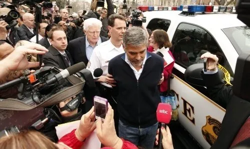 George Clooney tutuklandı