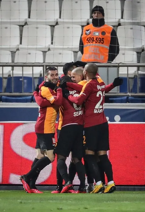 Galatasaray’ın yıldızı Emre Akbaba olay oldu! Belhanda...
