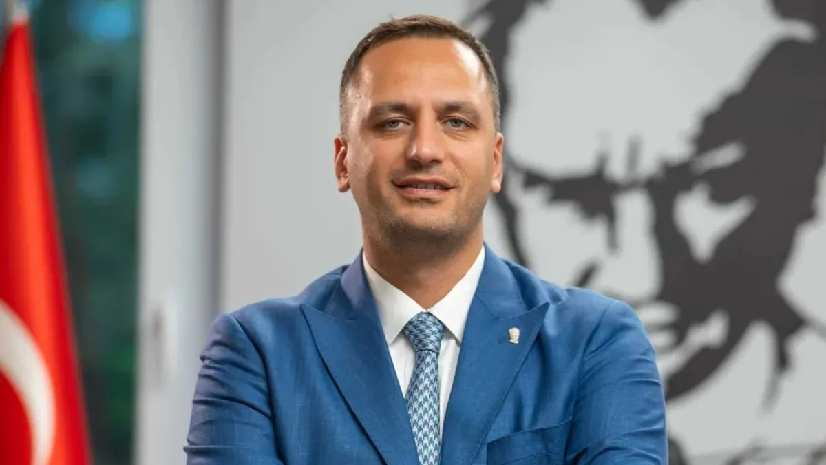 Bornova Belediye Başkanı Ömer Eşki gözaltına alındı! Bornova Belediye Başkanı Ömer Eşki gözaltına alındı!