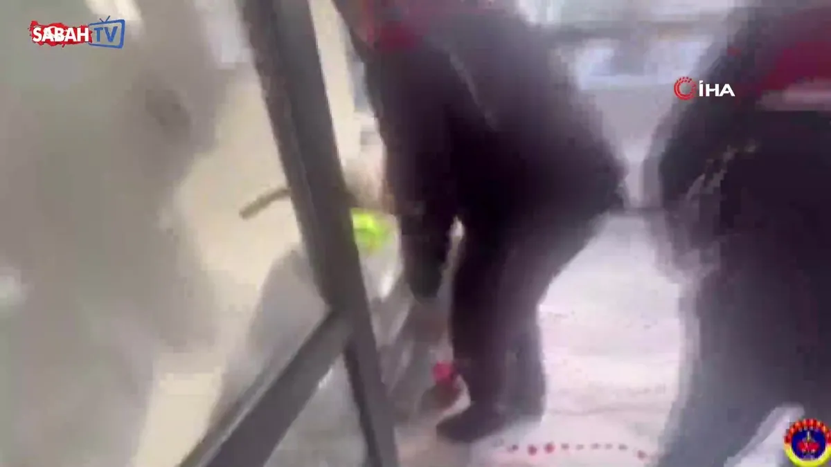 Ankara’da sahte alkollü içki operasyonunda 48 şüpheli yakalandı | Video videosunu izle Ankara’da sahte alkollü içki operasyonunda 48 şüpheli yakalandı | Video videosunu izle