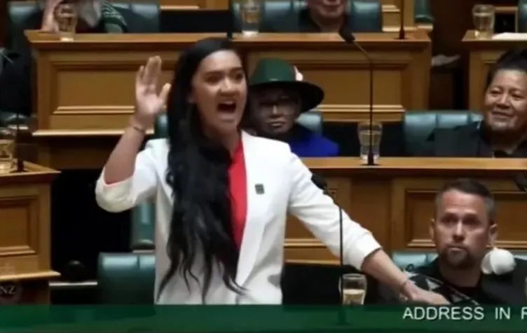 Yeni Zelanda meclisinde ilginç anlar! Milletvekili Haka dansıyla gündeme oturdu