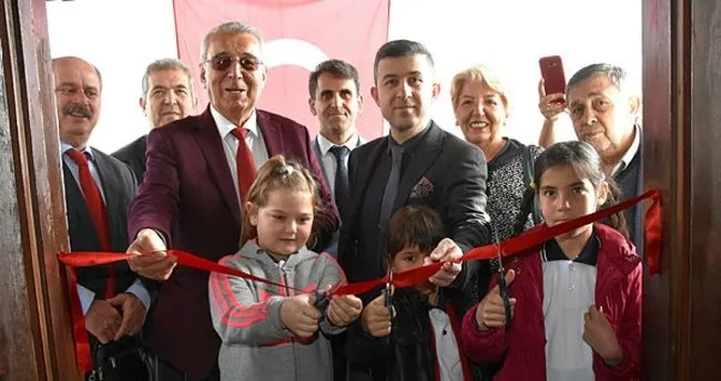 Dort Mevsim Sergisi Acildi Akdeniz Haberleri