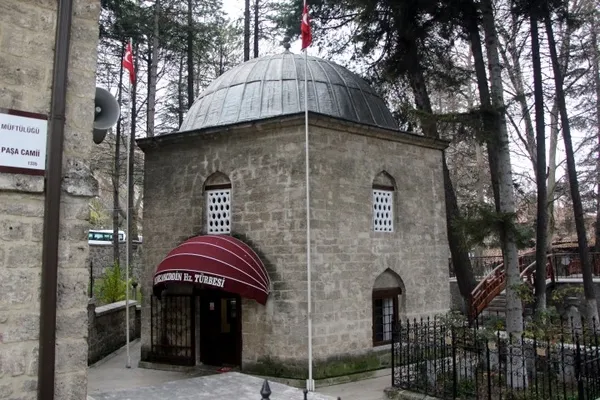 Türbede tepki çeken görüntü: Fransız tentesi...