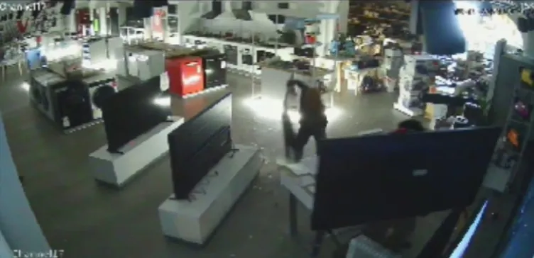 Önce kamyonet çaldılar sonra da…3,5 milyon TL’lik vurgun!