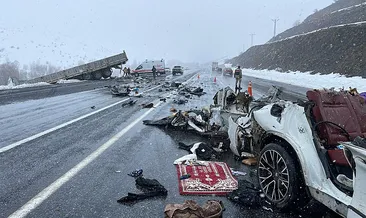 Tatvan'da feci kaza: Araç resmen yok oldu! 2 ölü 5 yaralı #bitlis