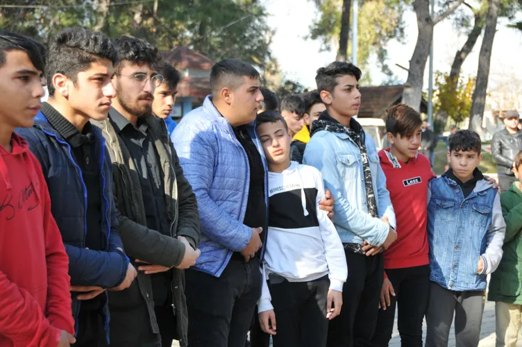 Kalbi duran Cemal, gözyaşlarıyla uğurlandı En Son Haber Kalbi duran Cemal, gözyaşlarıyla uğurlandı En Son Haber