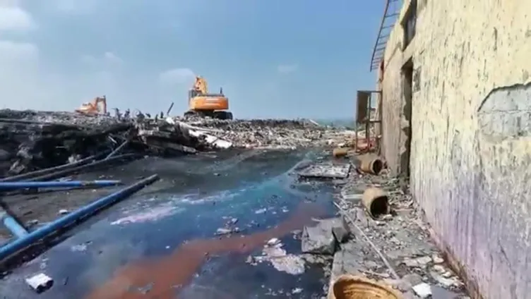 Son dakika! Sakarya'daki fabrika görüntüleri patlamanın şiddetini ortaya çıkardı!