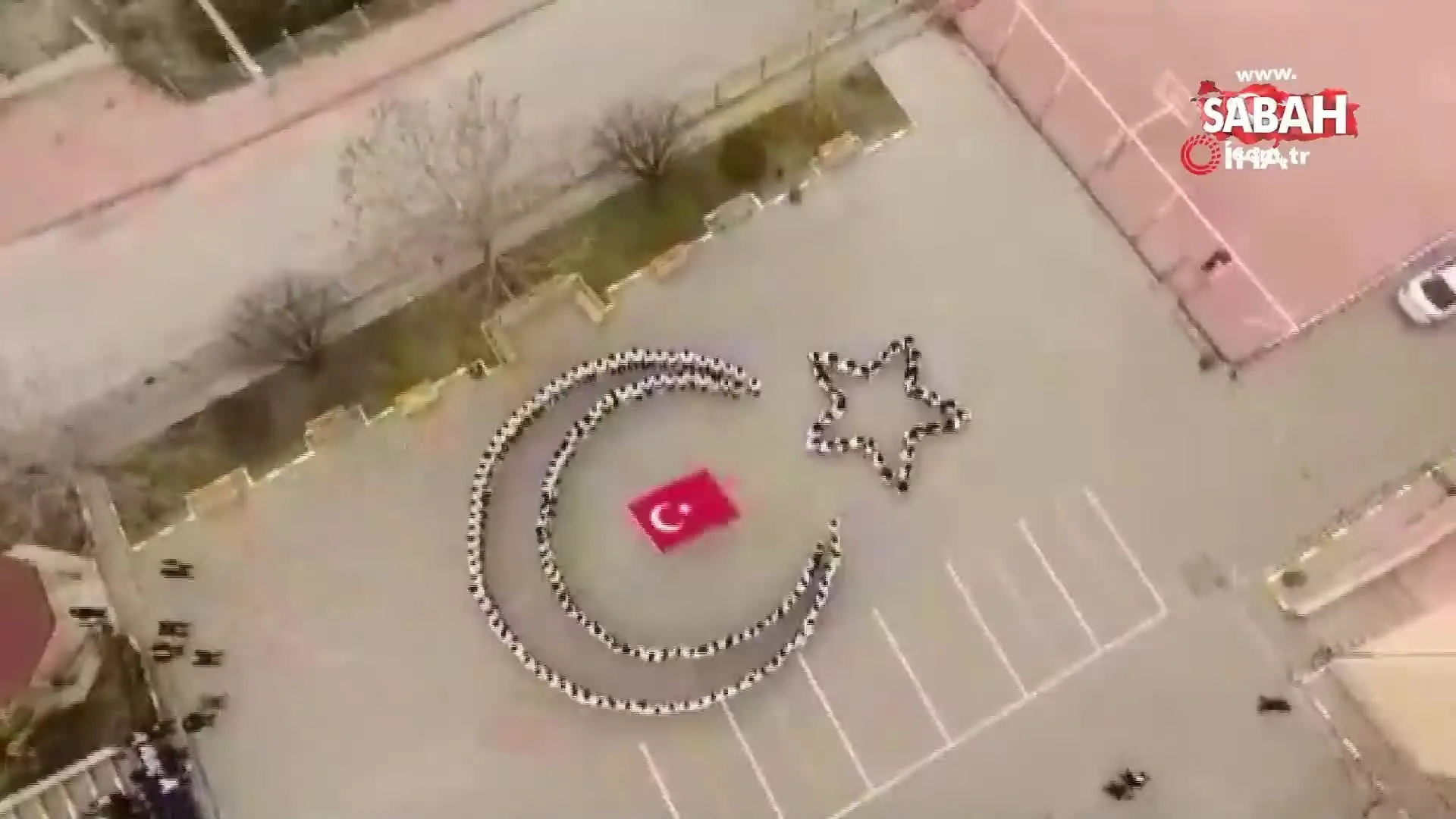 Elazig Da 250 Ogrenci Ile Muhtesem Turk Bayragi Kareografisi Videosunu Izle Son Dakika Haberleri