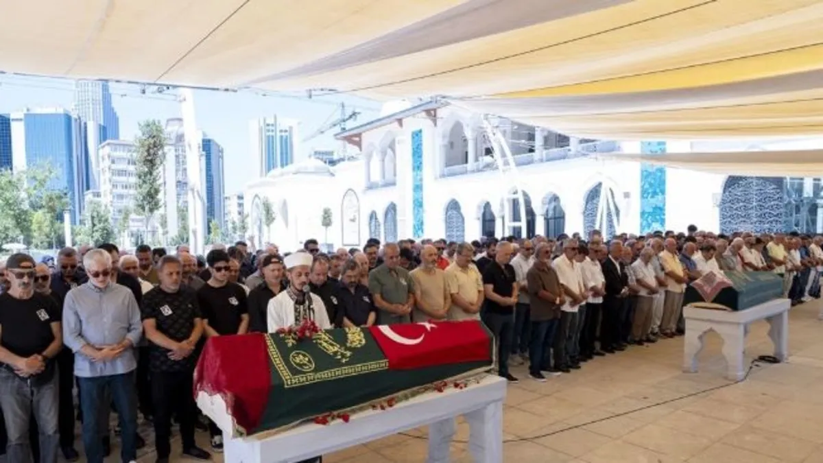 Ağrı Dağı'nda kaybolan ve cansız bedenine ulaşılan dağcı Sevim Yılmaz Hasanova'nın cenaze töreninden bir görüntü.