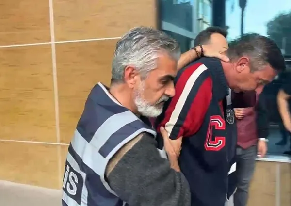 yer-izmir-son-hizla-eski-esi-ve-ogluna-arabayla-carpip-kacti-gerekceli-karar-aciklandi-cocuklara-dua-et-seni-o-1785832096261.jpg