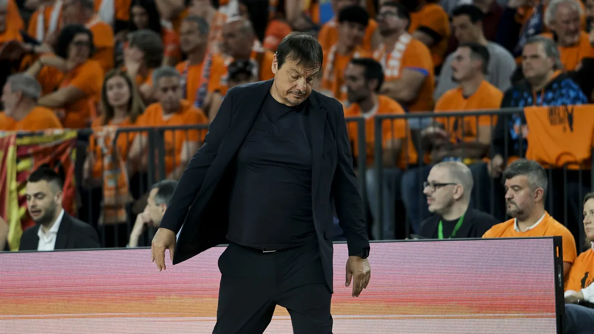 Ergin Ataman maç sonrası açıklama yapıyor