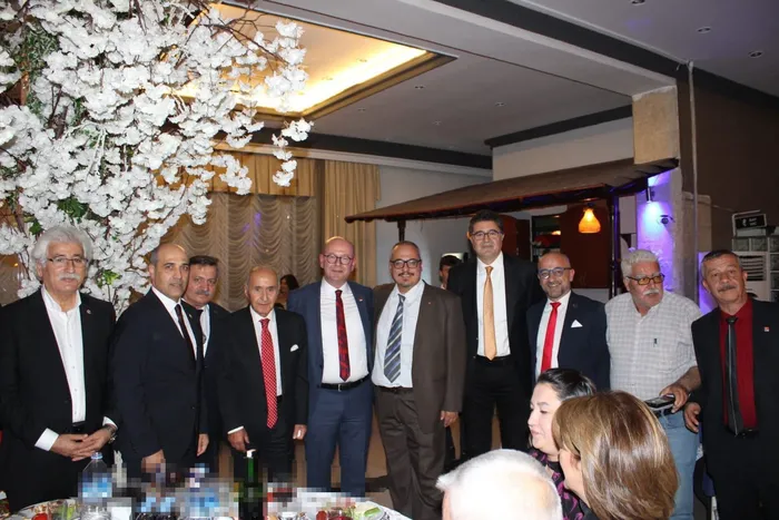 kilicdaroglu-raki-masalarindan-uzak-durun-demisti-yine-dinlemediler-1667144769412.jpg