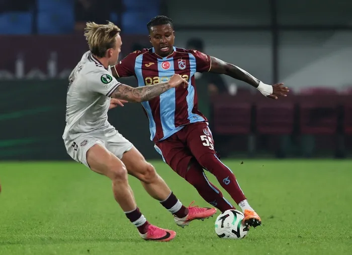 canli-trabzonspor-hearts-macta-ilk-yari-oynaniyor-1792688838032.jpg