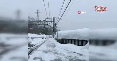Japonya’da şiddetli kar hayatı olumsuz etkiledi. Yüzlerce uçuş ve tren seferi iptal edildi | Video