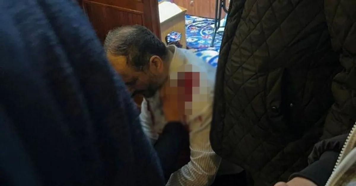 Fatih Camisi'nde imamı ve hafızı bıçaklayan şüpheli gözaltında